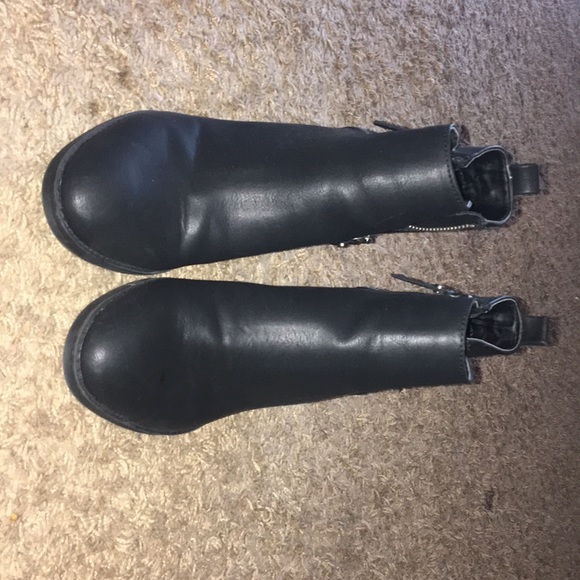 Heeled booties!!! - Picture 2 of 5